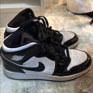 Nike AIR JORDAN Black and White High-Tops